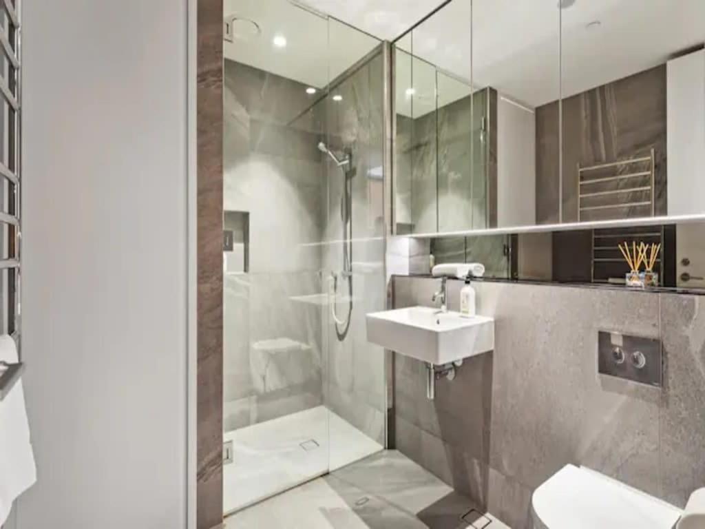 Modern One Bedroom Apartment In Wynyard Quarter Окленд Экстерьер фото