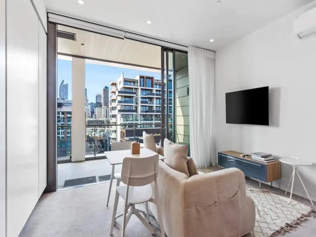 Modern One Bedroom Apartment In Wynyard Quarter Окленд Экстерьер фото